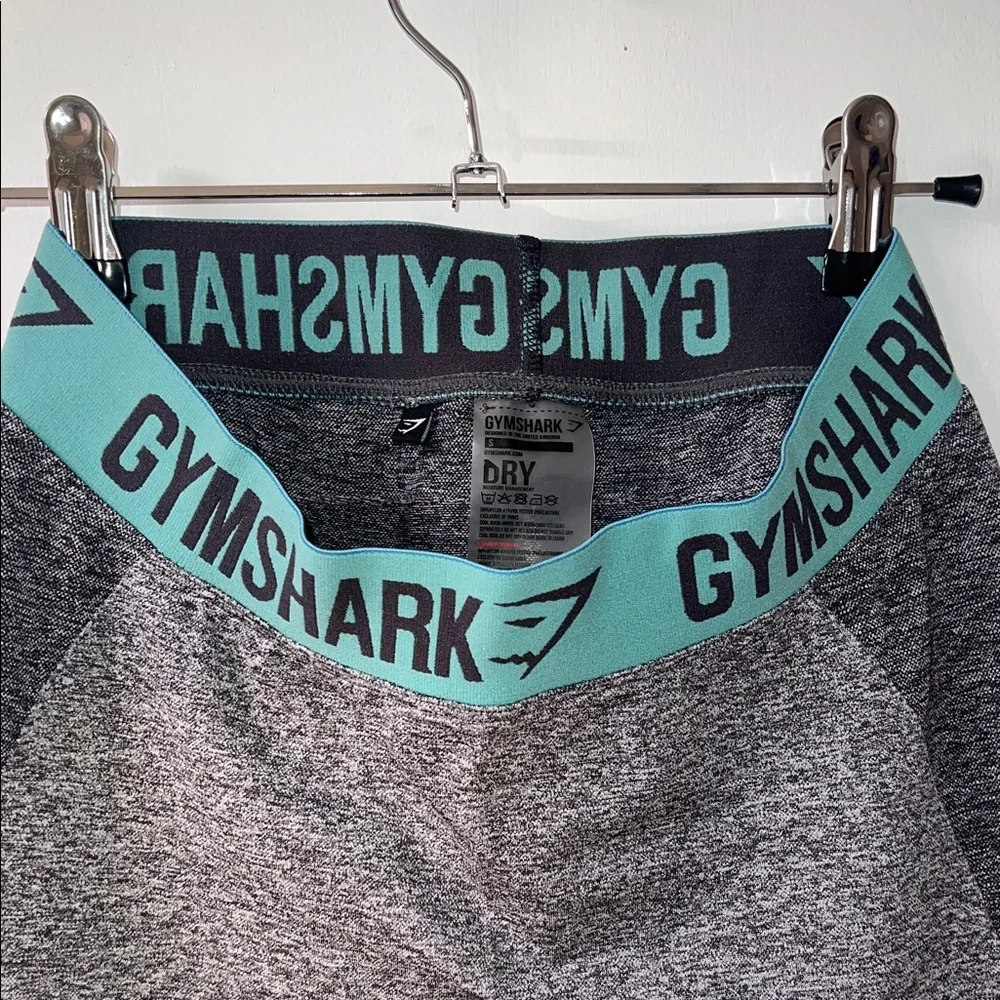 Gymshark Women's Gray Leggings with Blue Waistband NEVER WORN - Picture 4 of 5